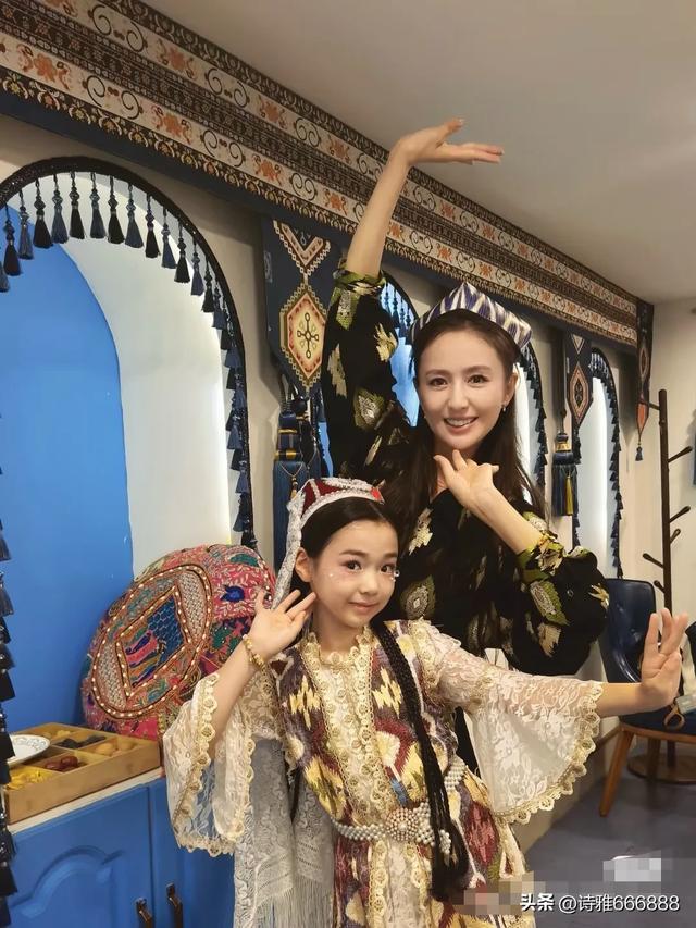 佟丽娅带董璇和小酒窝在新疆吃喝玩乐，两位姐姐都美得很高级！
