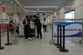 安检机太高，行李举到腰！郑州地铁回应：正推进移机图片