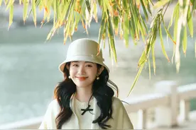 一个人拍照，10个落落大方又好看的姿势，拍出温柔千金气质图片