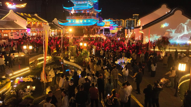 “夜”态万千go嗨，万象街夜夜夜耶！🤟