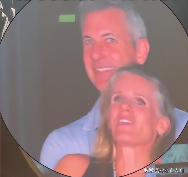 演唱会出轨后续：女生首次回应，承认喜欢已婚男上司，只吻过一次