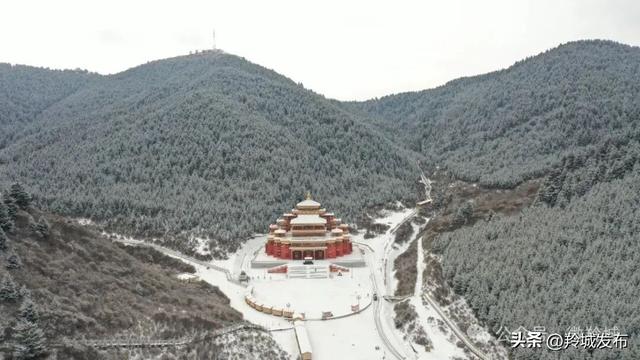 当周秋韵：雪山为伴 色彩作诗