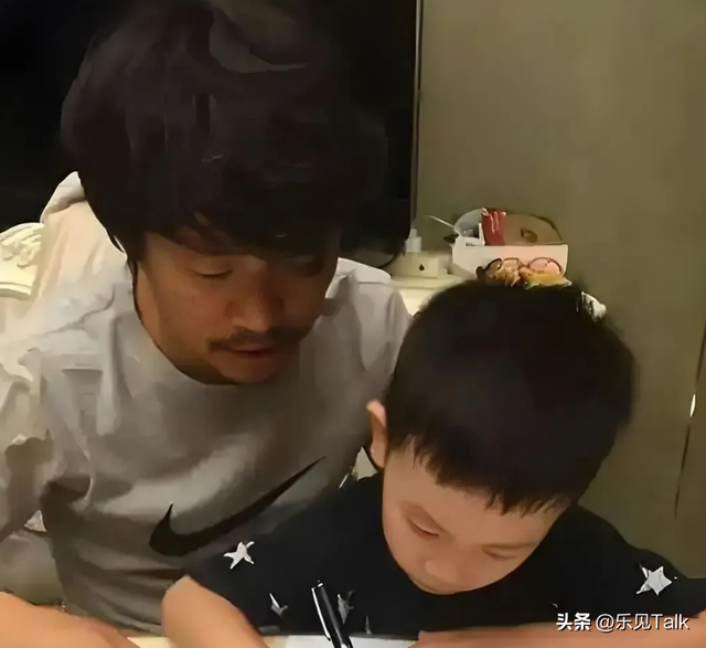 王宝强没想到，和马蓉离婚9年后，自己的一双儿女开始为他争光了