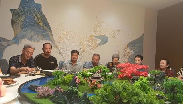 同学聚会秦安品蜜桃