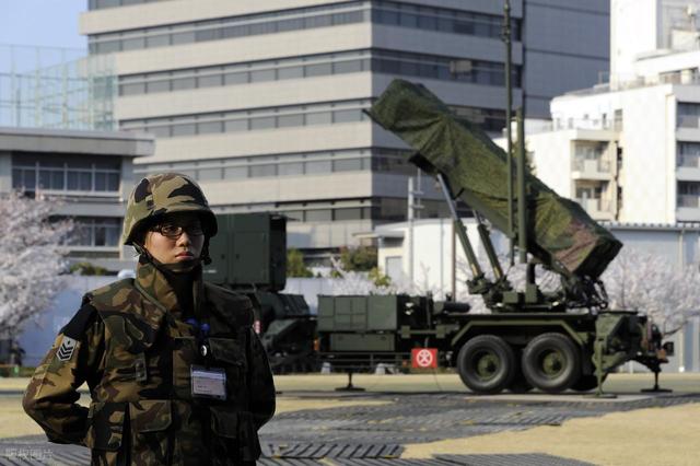 禁令生效，中方对日称呼已变，日本右翼调转枪口，对准高市早苗