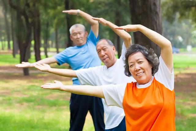 不管你信不信，男性过52岁后，基本都有如下6个现状，要学会接受