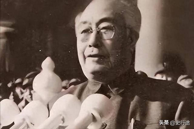 1995年，在北京蜗居13年的吴德病逝，留下三行遗嘱令人落泪