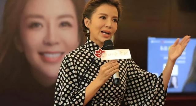 从“央视一姐”到退出主持界，朱迅的人生充满悲剧，令人惋惜不已