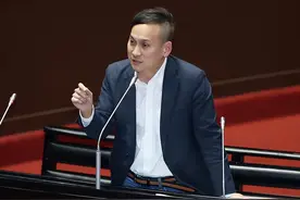 台高中发放“青年服勤同意书”，国民党民代批“骗学生签卖身契”图片