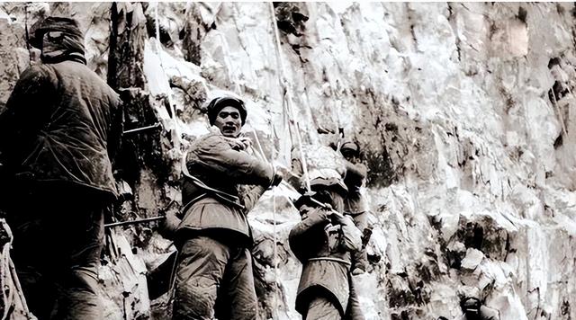 川藏线上的司机为何总要点烟扔出窗外？藏民：扔烟的都是聪明人