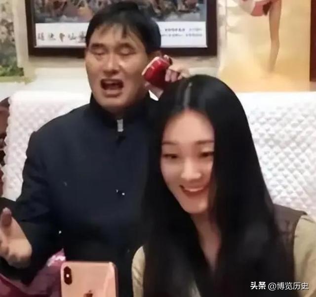 大衣哥案终于判了	，全网大快人心，但有一人怕是肠子都该悔青了