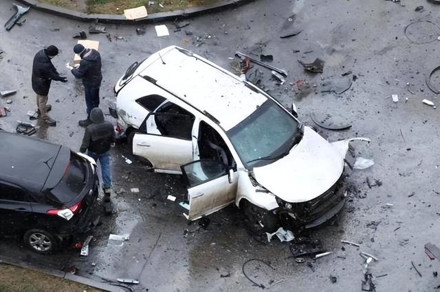 报复来得太快！俄军中将被斩首后，普京下令复仇，乌多地陷入火海