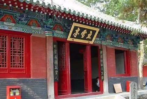 天塌了！释永信被抓不足半月，暴雨拒人，千古名寺再次让人失望！