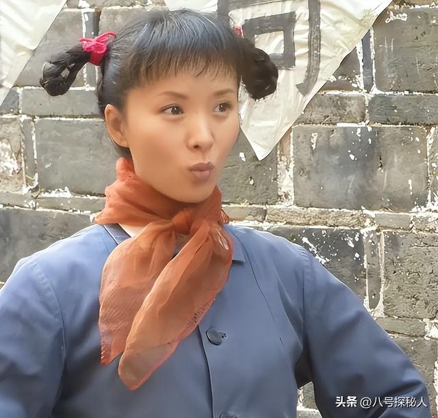 吃里扒外！13年前定居美国，回国捞金遭“驱逐”的她，52岁成笑话