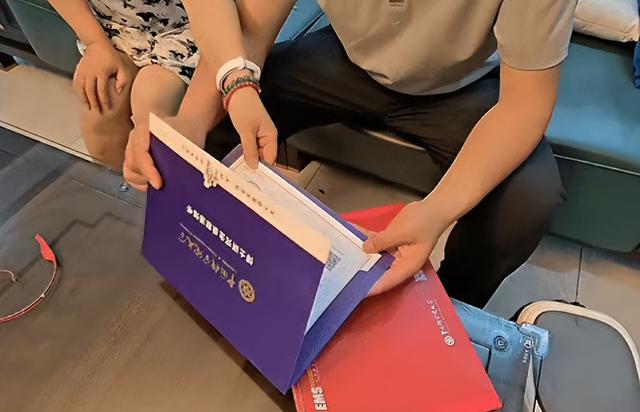 什么快递这么火，非得爸妈们亲自拆？爸妈：拆封权必须到手哈哈哈