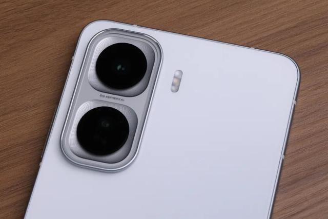 iQOO Neo11首发评测：性能、续航、屏幕全在线，这才是用户要的中端手机