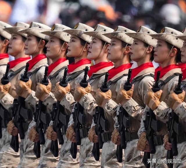 女民兵李思颖阅兵回家后仅半天，又官宣新身份！这才是该追的星
