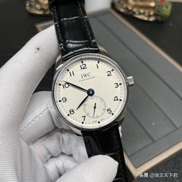 �ع⣺����������󡰺��С��ߵ����Ӧ�о��У����ҽ���2872Ԫ