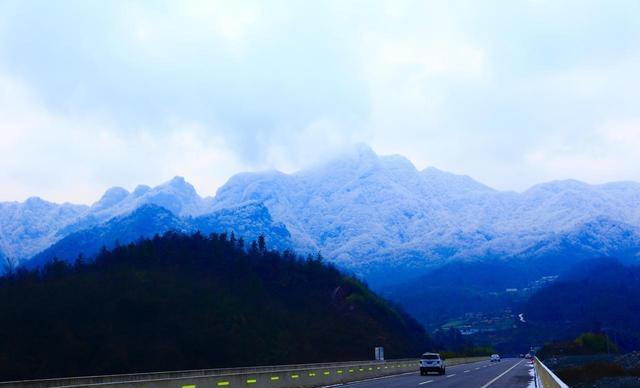 武汉人，去了房县跟竹山两县，直言不讳：房县跟竹山天差地别