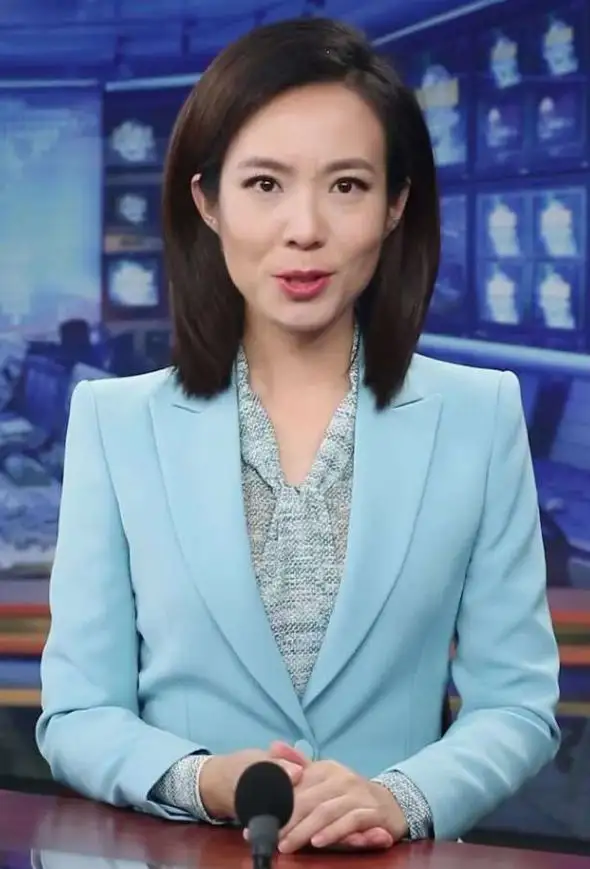 原来九三阅兵的解说是她！23岁就登上央视，今47岁端庄漂亮仍未婚