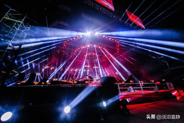 椰林海岸的硬核浪漫：当乐队现场遇上火箭发射