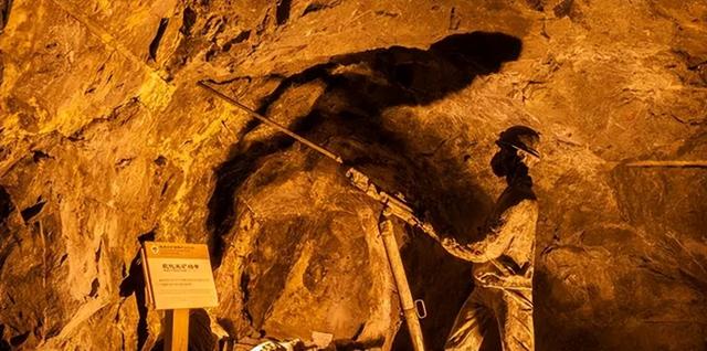 53年金日成访华，周总理罕见发脾气，拍桌子道：把王明贵给我叫来