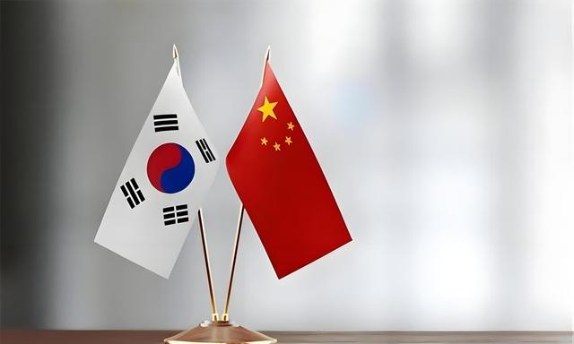 特朗普发力，韩国一夜变天？李在明：放弃经济靠中国，安全靠美国