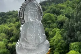 还有人不知道佩戴翡翠观音的 快来看一看图片
