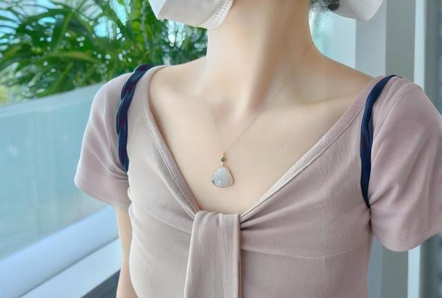 翡翠7大色系谁是顶流？内行私藏的“本命色”挑选指南，看完秒懂