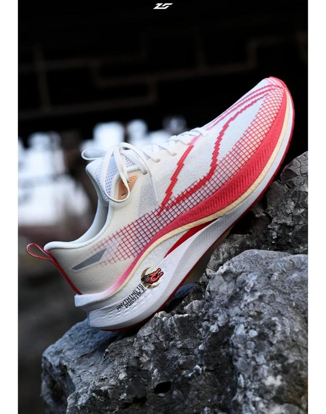 碾压耐克阿迪！今年卖最火的10双运动鞋，国货霸榜了！