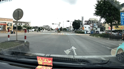 摩托疑死亡摇摆撞上花坛 驾驶员身亡