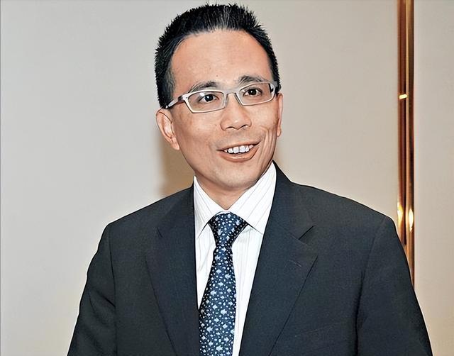2909亿身价有何用？97岁的李嘉诚无力回天，两个60岁儿子已成心病