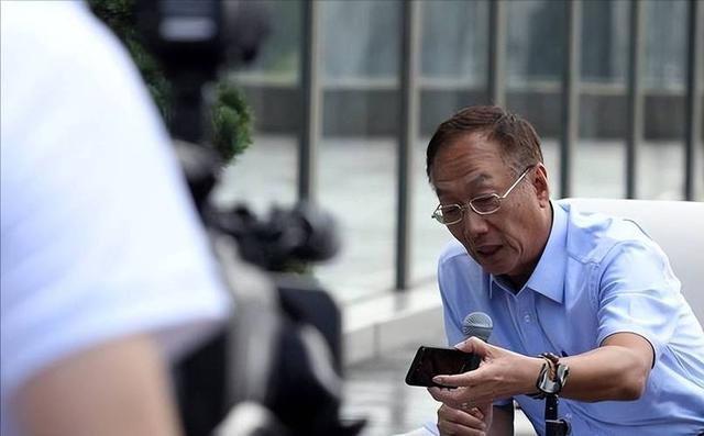 中国人是真吃这套！富士康日进万人，早忘了郭台铭赏饭吃的真相