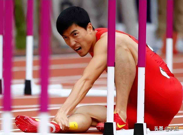 42岁刘翔近况曝光，长期在国外旅游，靠终身合同吸金，远离喷子！