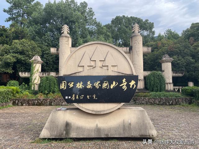 杭州秋日这个“江南第一名山”真不错，号称小九寨，来修仙吧！