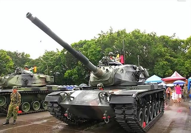 特朗普登机访华前，大批美国坦克将运往台岛，解放军亮“杀手锏”