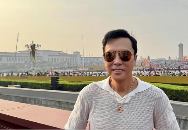 离婚7年，高调参加阅兵礼的王小玮，早已是王小海高攀不起的存在