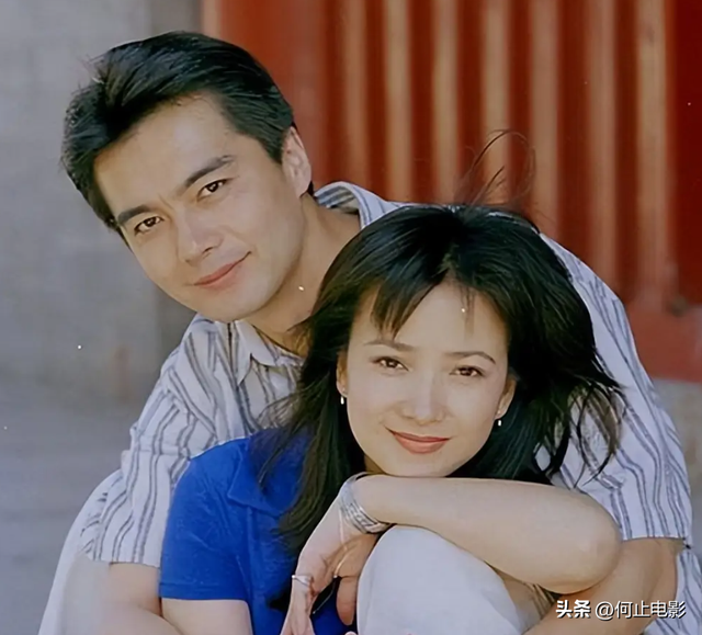 何晴葬礼结束，许亚军美国陪小儿子神情不见悲伤，评论区骂声一片