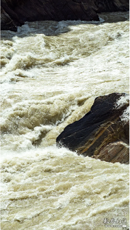 激流险滩，气势磅礴的虎跳峡峡谷 敬畏大自然的鬼斧神工