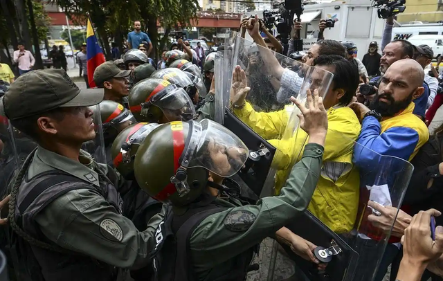 马科斯转嫁国内危机，海空联动挑衅中国	，孤注一掷表演自杀式碰瓷