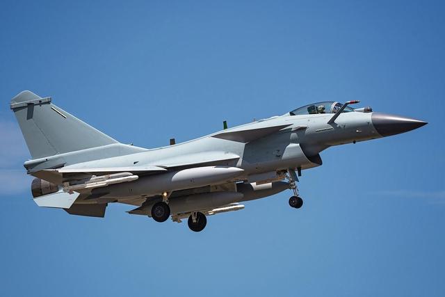 后悔也晚了！大批F-35逼到家门口，委内瑞拉却发现歼10C还未到位