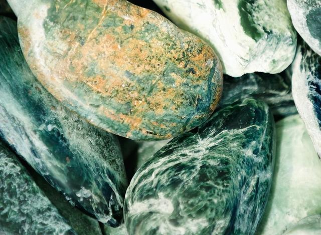 高山火车穿雪山，莫阿娜镇藏秘境，湖光比绿玉更沁人心脾