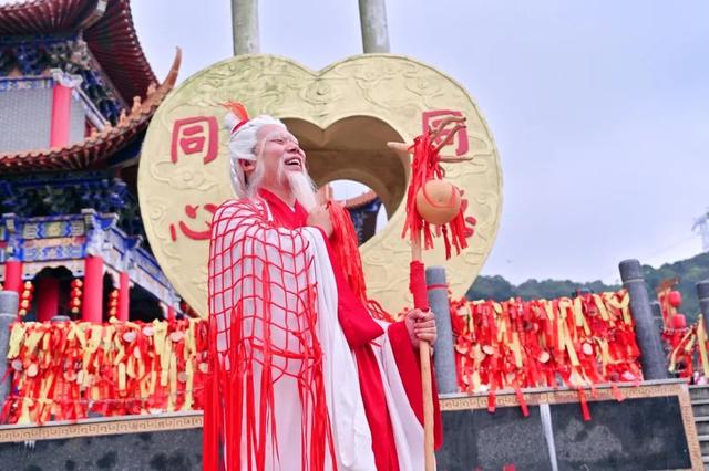 您的七夕男主角已就位！月老在线【包分配】，快来观音山解锁剧情