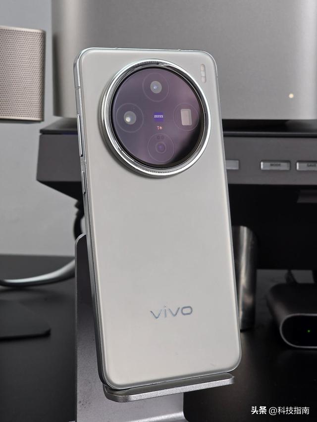 18.4%占有率碾压全场！vivo Q3登顶背后：X300双UFS4.1让友商慌了