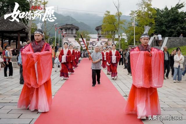 圣火映古井，汉风华裳动老街！邛崃市火井镇“如你所愿”主题文化活动演绎千年古镇新韵味