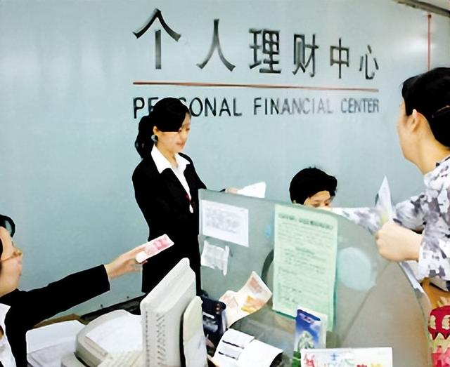 3天亏掉2月工资！别再炒黄金了	，各大银行紧急出手，普通人咋止损