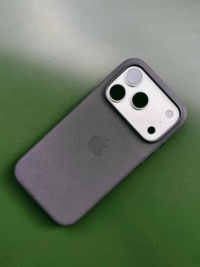 入手iPhone17后，我们还买了这7个好用的配件