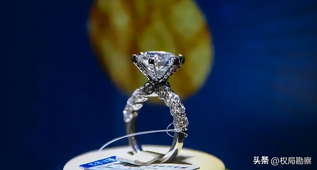 卖不动了？知名品牌巨头宣布降价	，库存堆成山，囤货者亏惨了