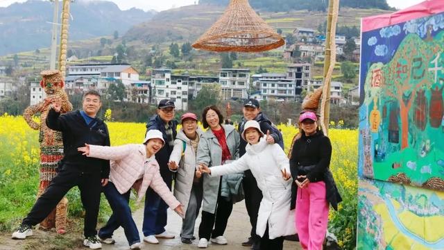 人气爆棚！桐梓春季“村晚”圈粉外地游客！