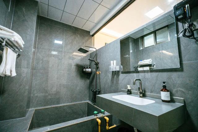 云南最让人羡慕的“温泉村” 家家户户都能泡温泉 村民一年赚到手软